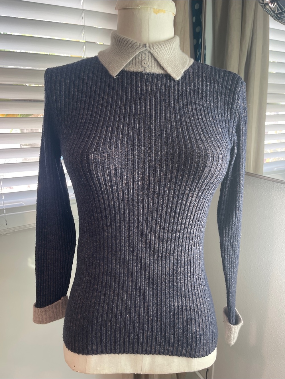 Ribbed Crewneck Sweater with Contrast Collar — Gray